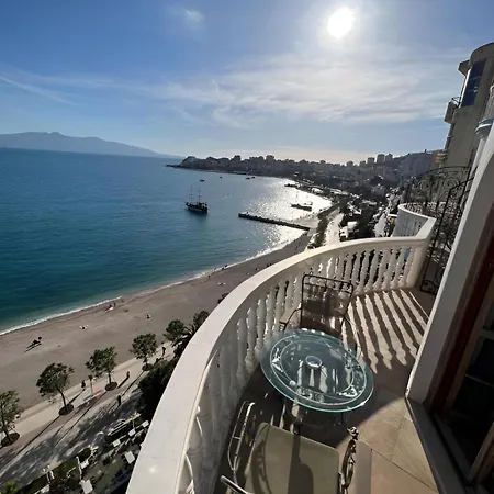 Monte Cristo - Rooftop Pool Hotel Sarandë