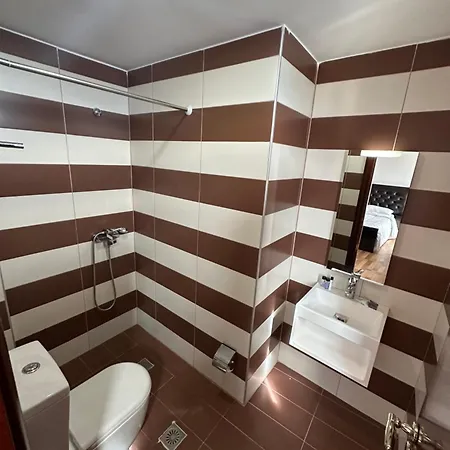 Monte Cristo - Rooftop Pool 4* Sarandë